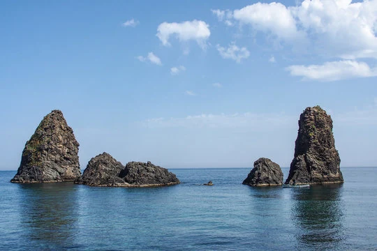Faraglioni di Acitrezza
